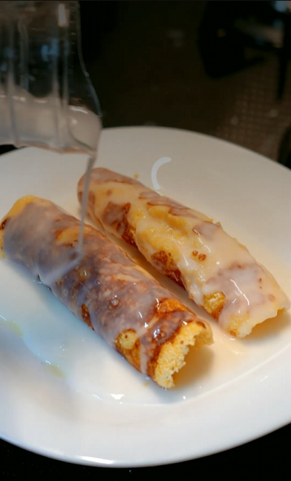 Milhoca doce com coco ralado, leite condensado e calda de leite de coco